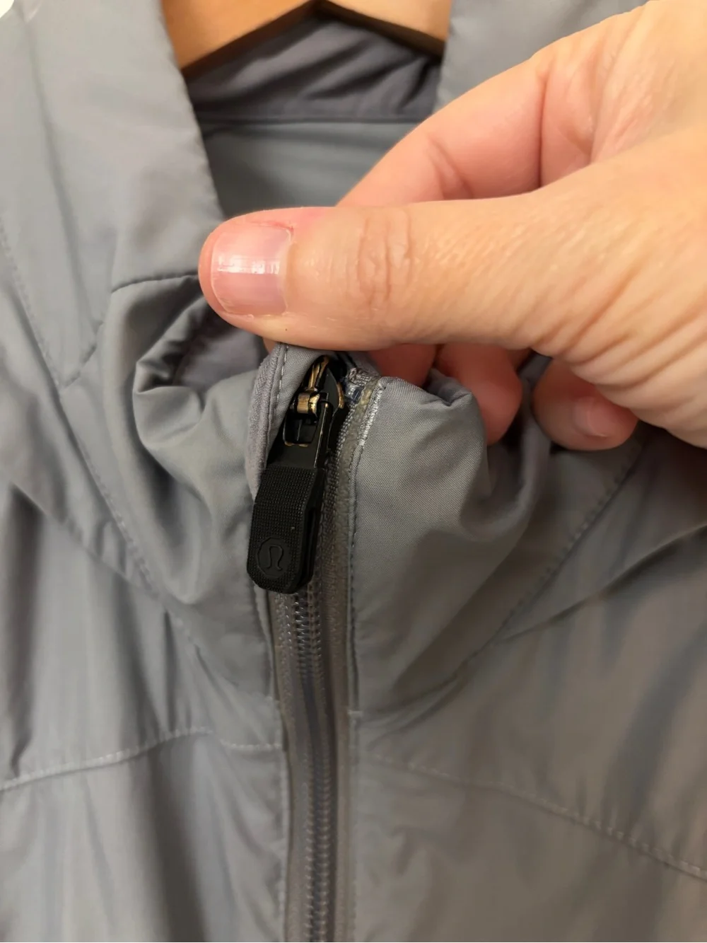 lululemon Mens Windbreaker Jacket Size XL Running Hiking Outdoors Athletic Fit